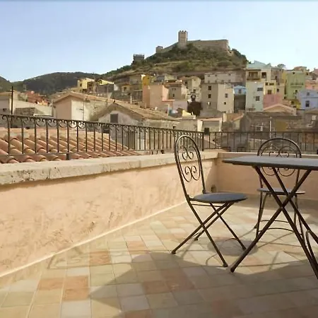 Corte Fiorita Diffuso 3* Bosa