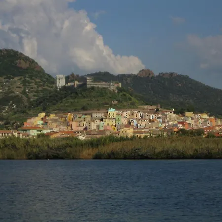 Corte Fiorita Diffuso 3* Bosa