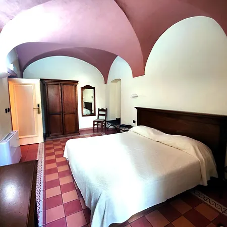 Corte Fiorita Diffuso Hotel Bosa