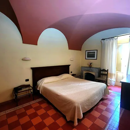 Corte Fiorita Diffuso ホテル 3*