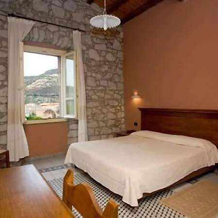 Corte Fiorita Diffuso ホテル 3*